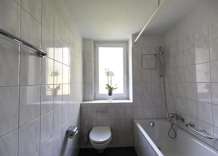 Bright One Bedroom Flat - Parkview 1 *