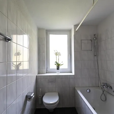 Bright One Bedroom Flat - Parkview 1 *